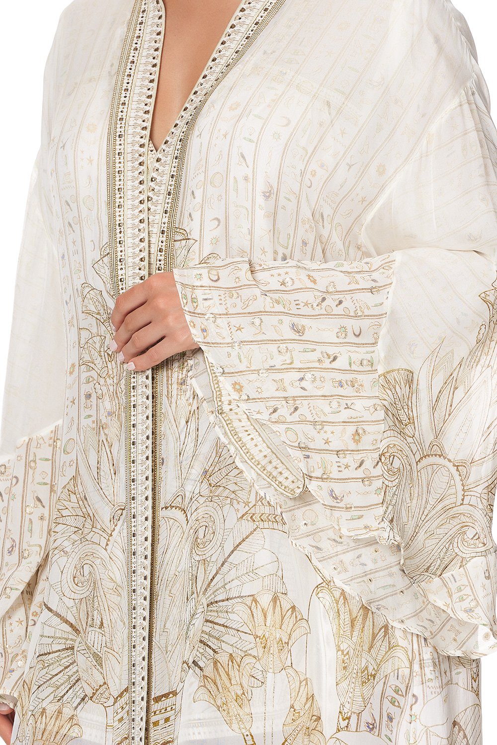 LAYERING ROBE WITH CONTRAST SLEEVE THE QUEENS CHAMBER