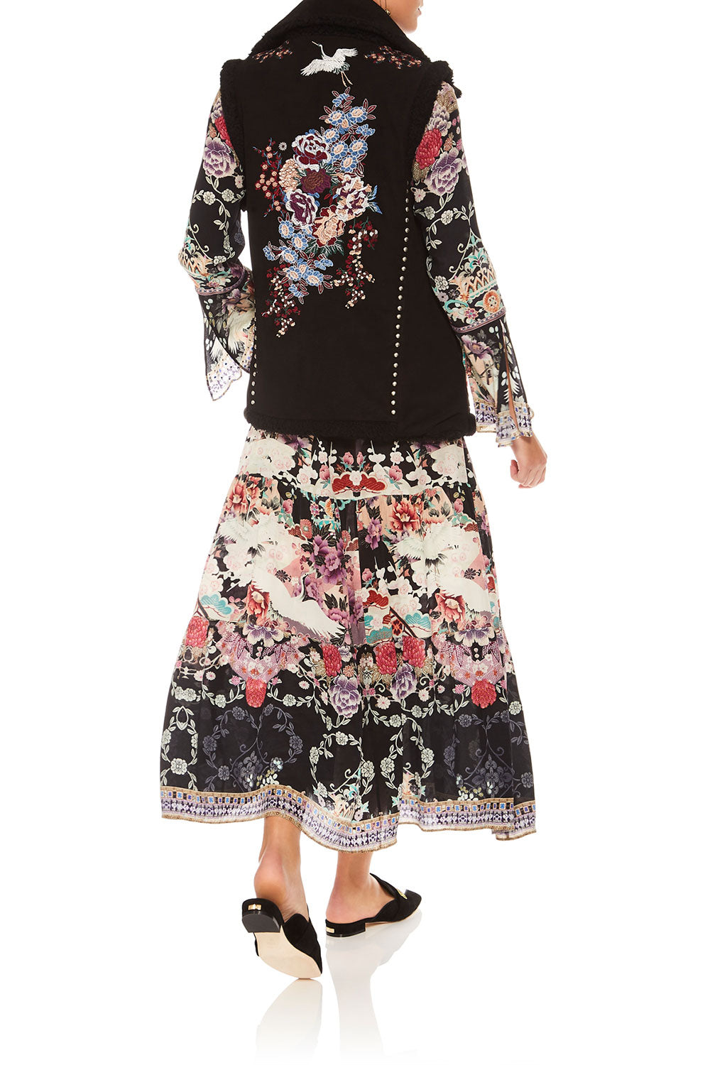 CAMILLA NIGHTS WITH HER SHEARLING WAISTCOAT W POCKETS