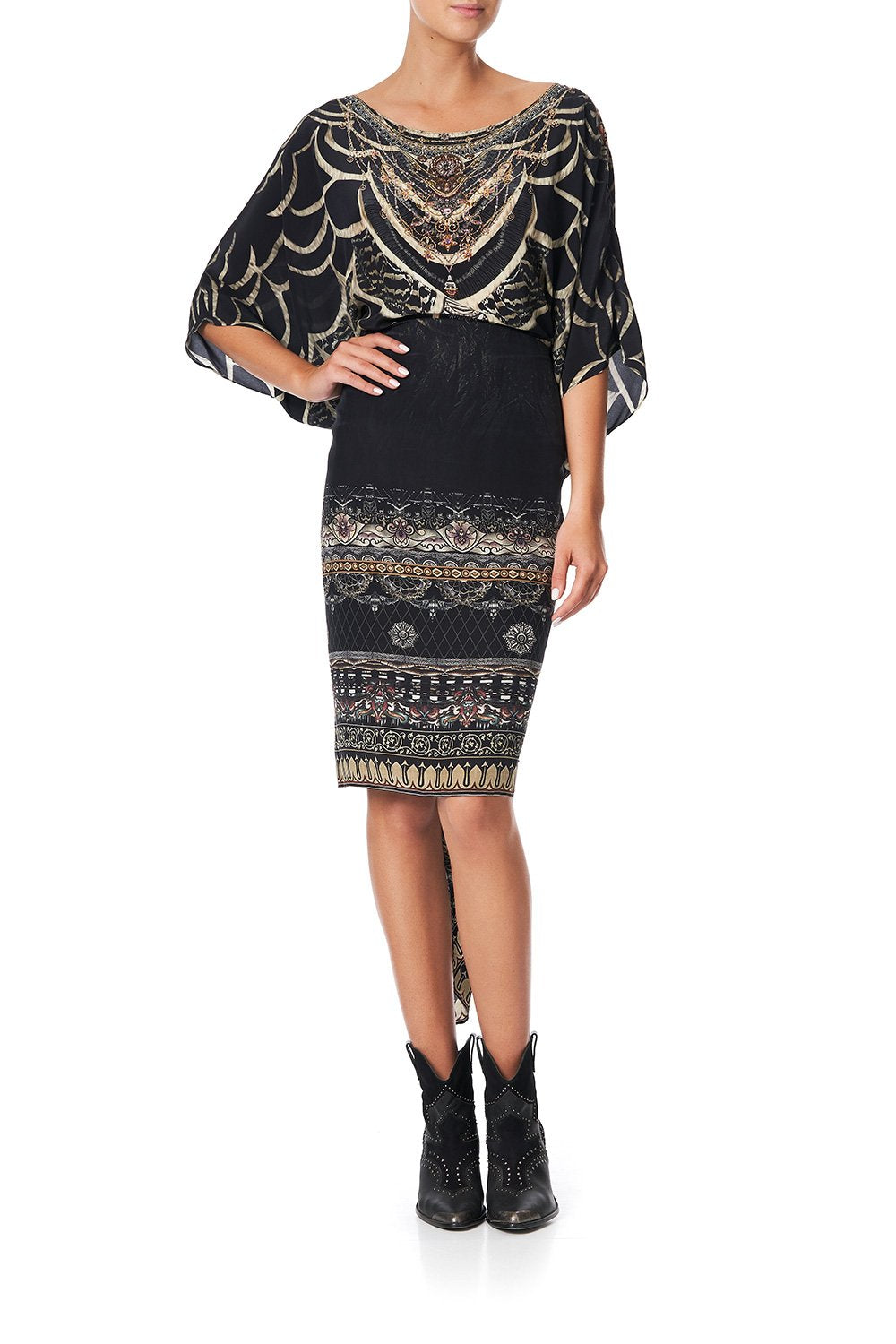 ROUND NECK KAFTAN UNDER A FULL MOON