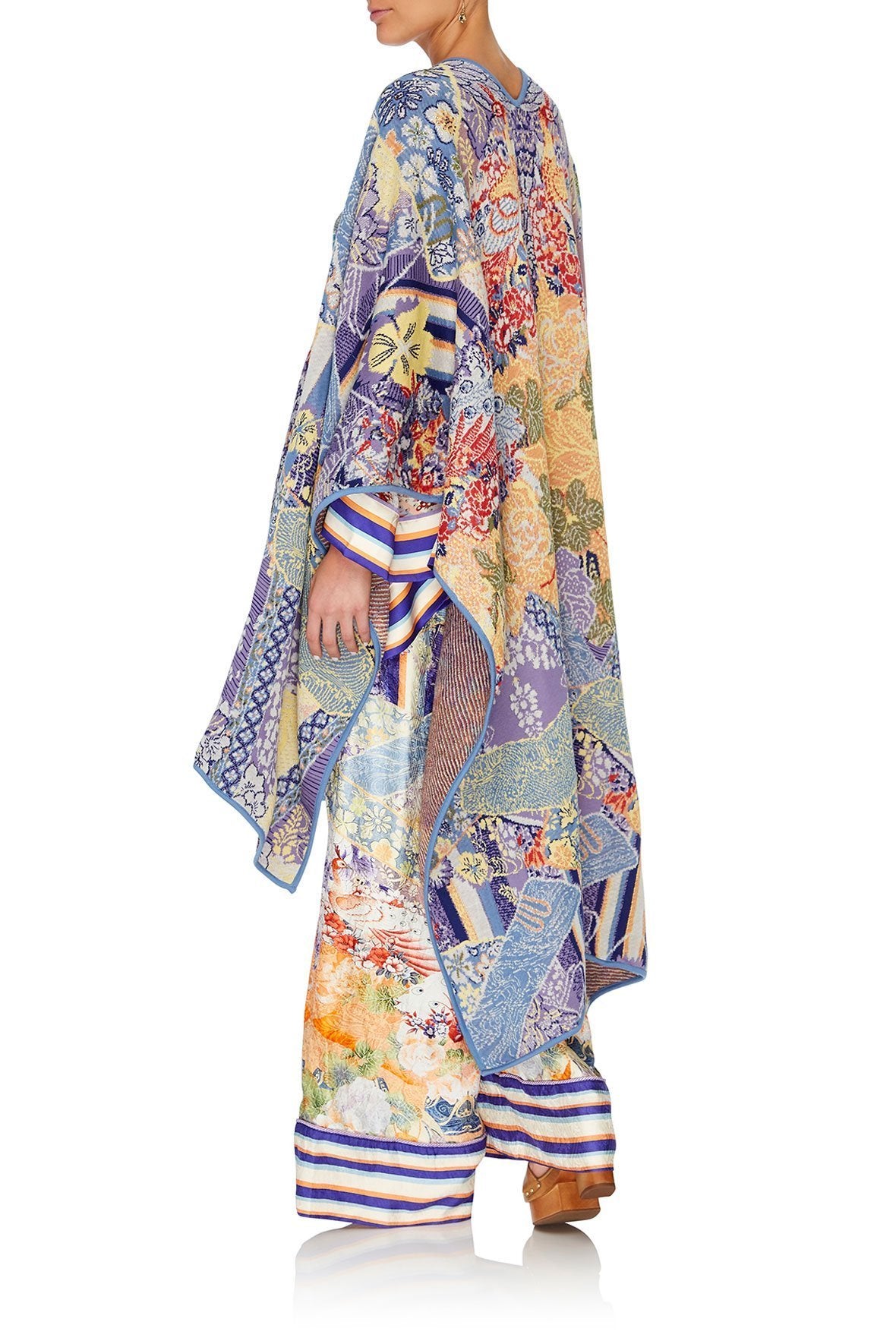 THROW OVER PONCHO GIRL IN THE KIMONO