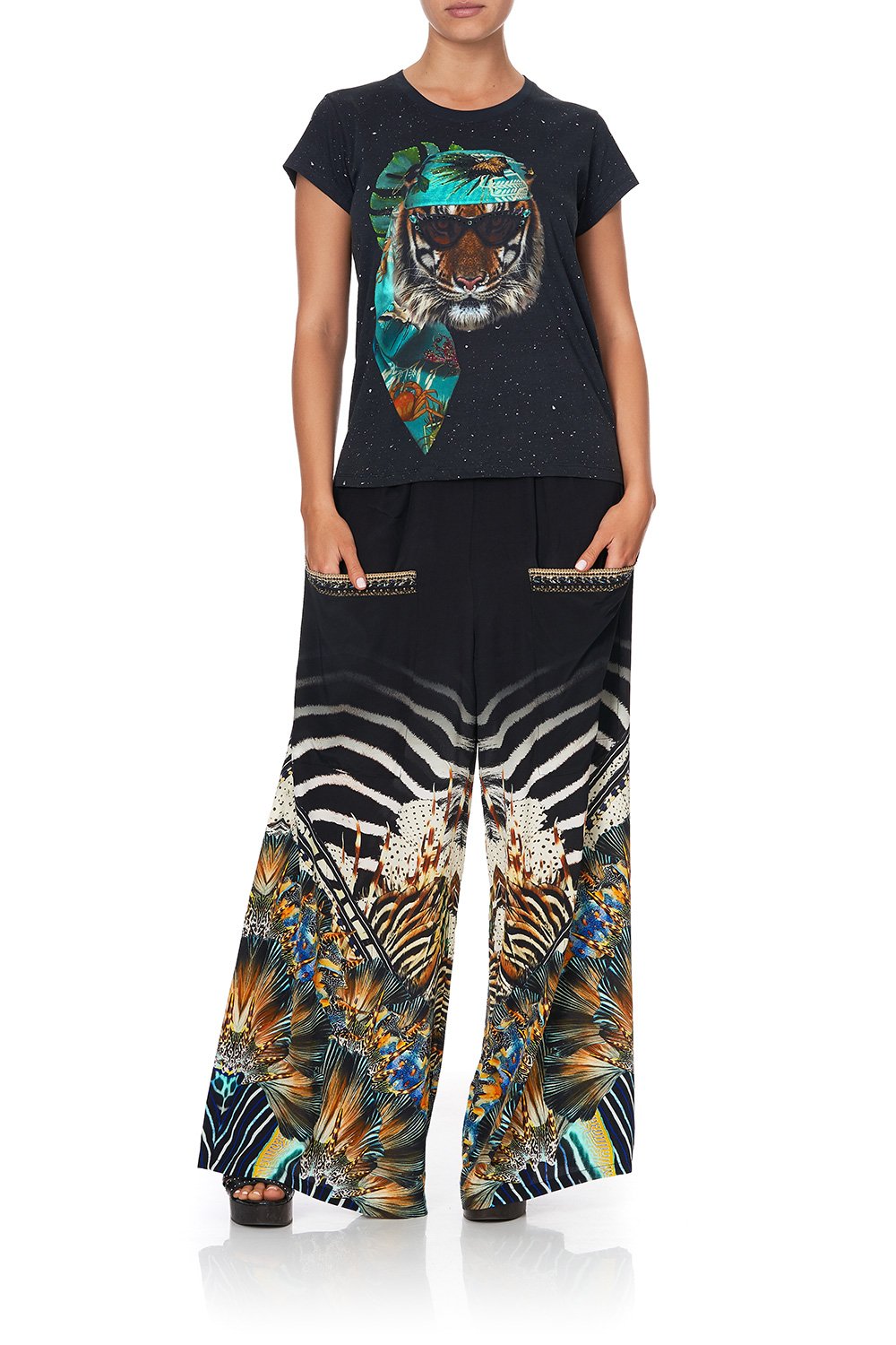 CURVED HEM FITTED TEE LOST PARADISE