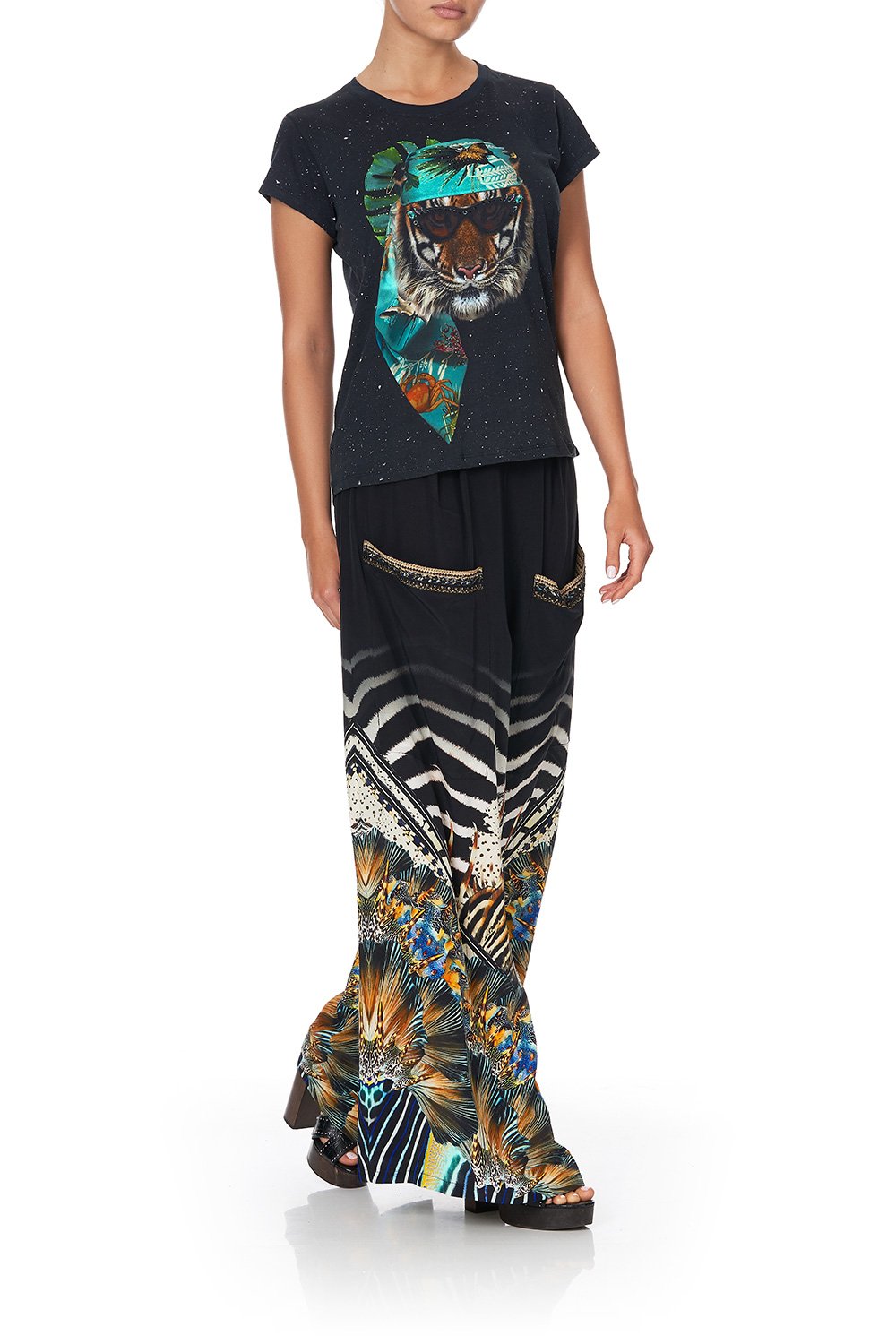 CURVED HEM FITTED TEE LOST PARADISE