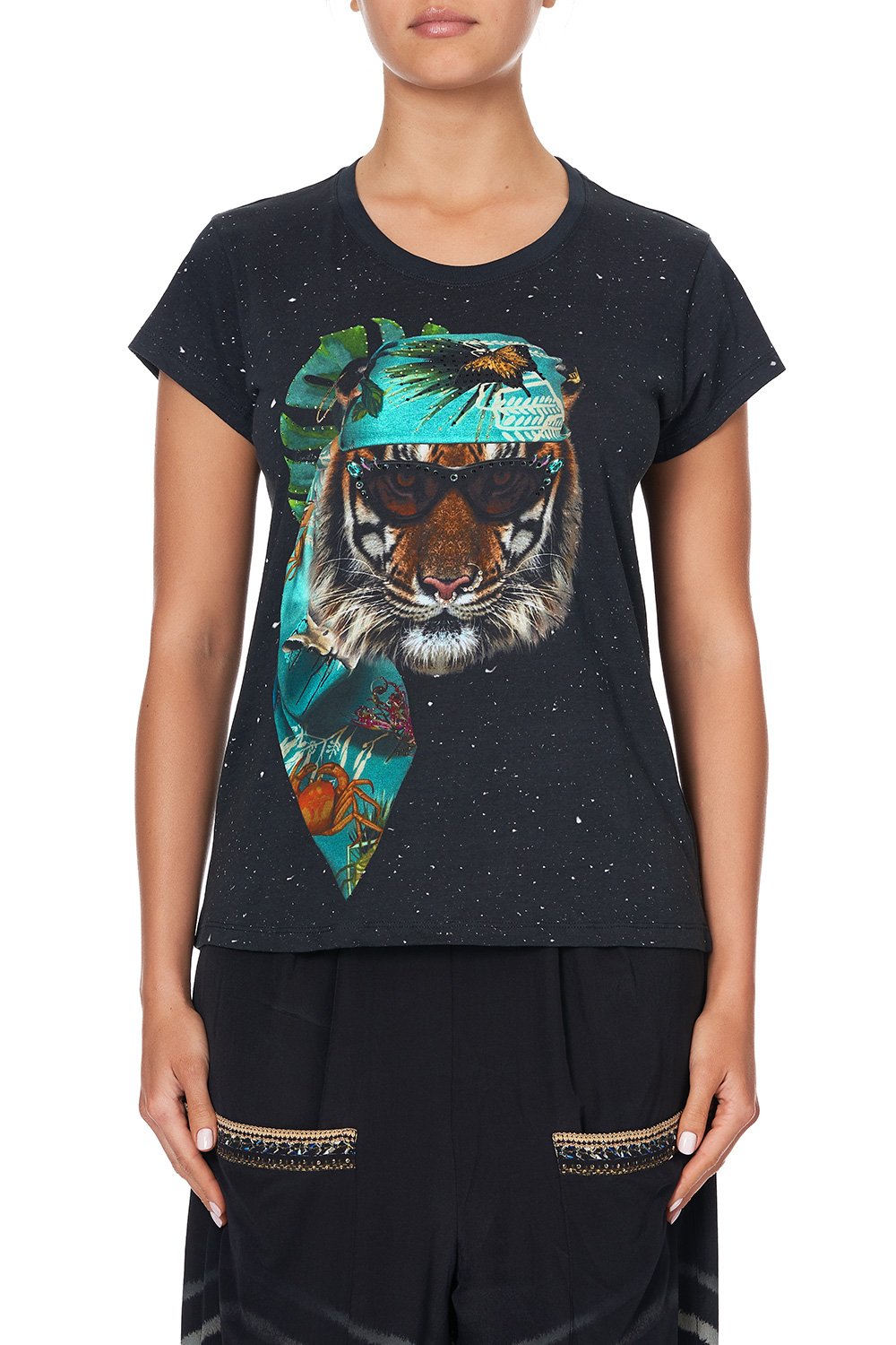 CURVED HEM FITTED TEE LOST PARADISE